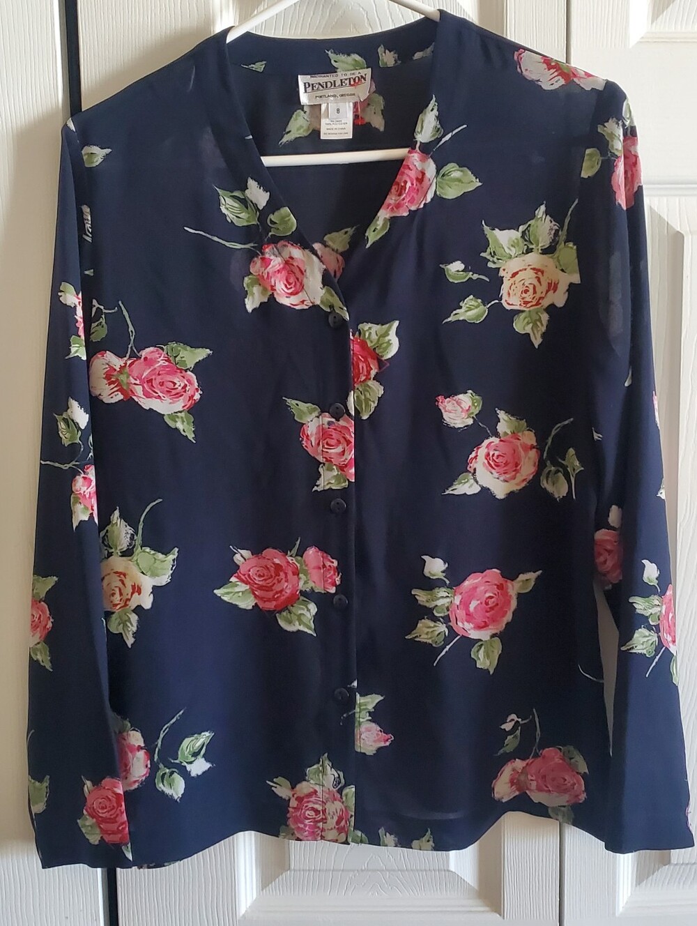 PENDLETON SZ 8 NAVY SHEER BLOUSE FLORAL VNECK. BUTTON UP. LONG SLEEVES.